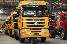 东风柳汽 乘龙康明斯M7C重卡 380马力 6X4 万博体育app下载入口(黄色)