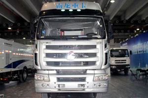 东风柳汽携霸龙、乘龙及专用车产品亮相广州车展 