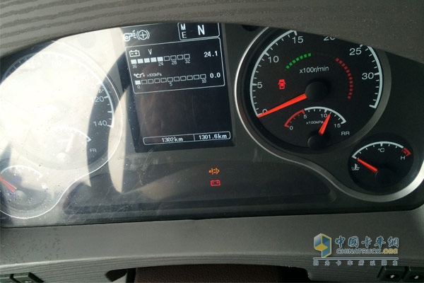 东风商用车 天龙旗舰 480马力 6x4 国四 高配万博体育app下载入口