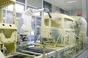 驾驶室年产能8万台 斯堪尼亚瑞典新底漆喷漆车间投入使用 