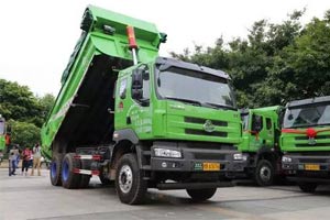 东风柳汽130台智能渣土车绿动柳州