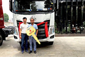 13升大马力 首批乘龙H7成功交付客户