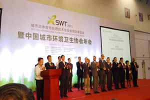 东风柳汽环卫车亮相固废国际展 获赞城市“绿色护卫”