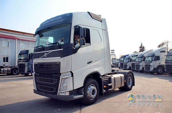 沃尔沃 新FH重卡 420马力 4X2 万博体育app下载入口