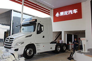 长头车乘龙T7遭“揭秘” 五大亮点配置解读