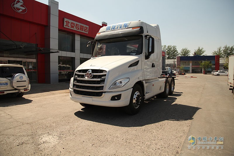 东风柳汽 乘龙T7  6X4 万博体育app下载入口侧面照