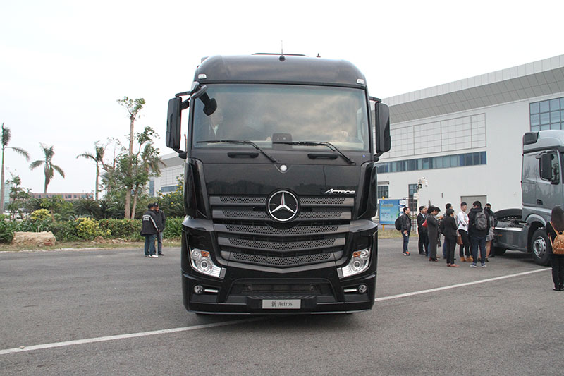 梅赛德斯-奔驰新Actros 2642 LS DNA 6x2公路万博体育app下载入口