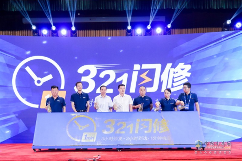 超级动力链新品上市、全系国六到位、321闪修服务发布 欧曼“王炸”惊喜不断