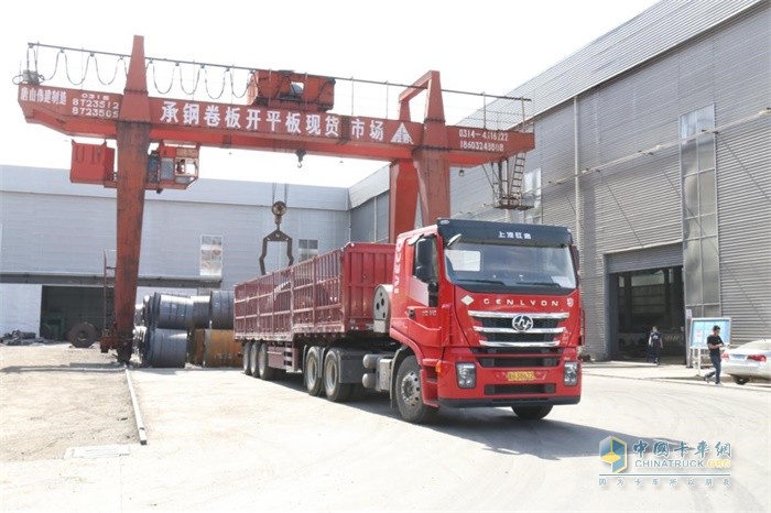 麦达物流在用的红岩杰狮C6 440马力LNG万博体育app下载入口