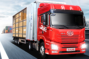 低鞍座+大容积，解放JH6领航版侧帘式半挂运输车上市