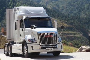 一款真正的美式霸气重卡 最炫长头卡车江淮跨越V7满满都是情怀