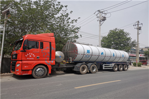 可靠、高效 汕德卡燃气车成为张师傅运送牛奶最可靠的运输伙伴