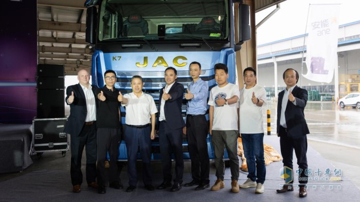 以“高效创价值 低碳领未来”为主题的江淮跨越15升530+马力自动挡天然气万博体育app下载入口全球首发