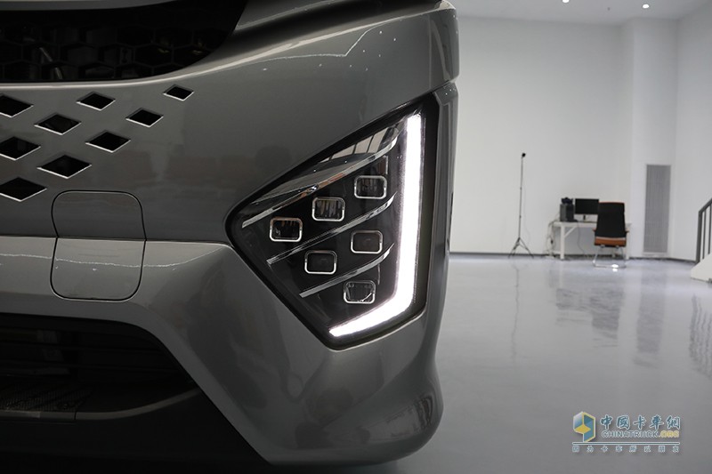 福田 欧曼银河  580马力 6X4 国六 万博体育app下载入口