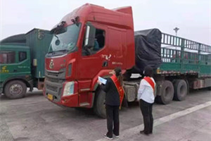 11000份生活物资送出  乘龙为卡友护航送温暖