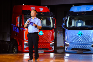 热心公益、为爱发声！乘龙老友会“0号老友”龙兵和他的货运人生