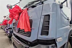 为建设生态宜居城市增添绿色动能 20辆东风商用车新能源渣土车交付