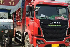 拉水果月入过万，江淮格尔发4×2载货车助力郭老板跑赢新疆