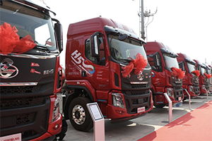 创富路上，乘龙H5 LNG超轻版万博体育app下载入口一路守护