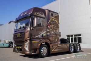 一汽解放青汽 鹰途 生活舱 560马力 6X4 国六 AMT自动挡万博体育app下载入口