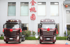 燃擎高效 气势磅礴 解放天然气重卡再添猛将