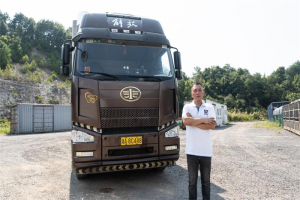 湖南劳动模范王小明：开解放累计安全运营500万公里