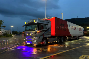 买第一辆解放J7自动挡车型的张强！如今赚到钱了吗？