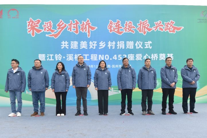 “全球第一吊”吊“全球混塔第一高”！正在鄂尔多斯上演