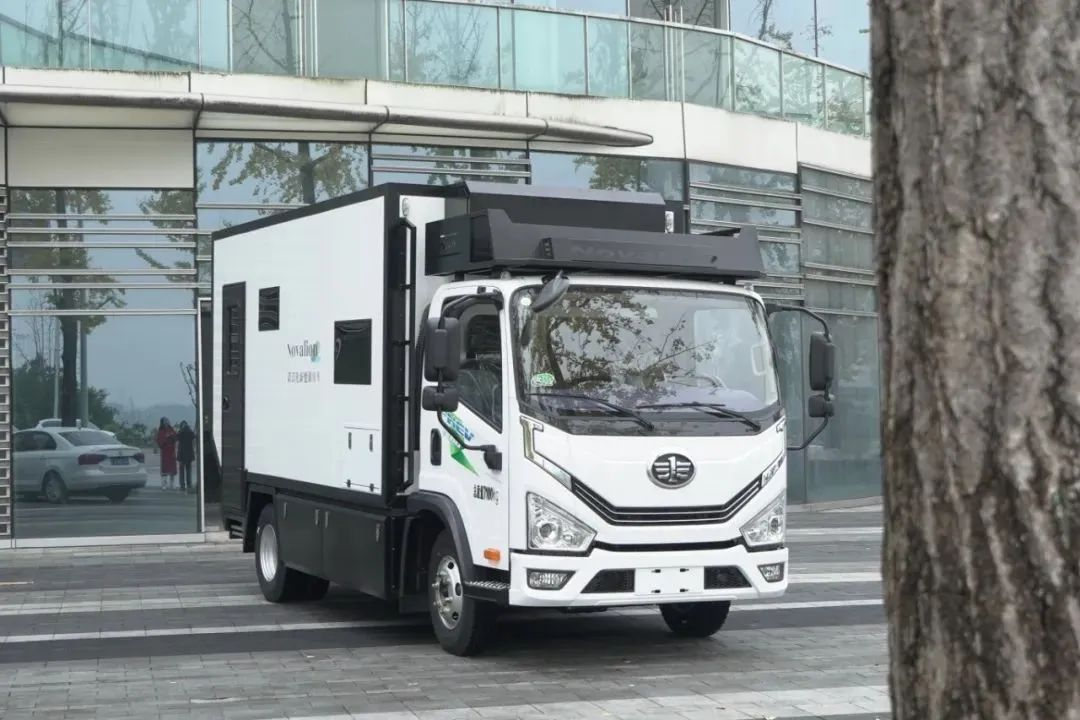 只要20.98万，一汽解放虎6G新能源房车！怠速20分钟发10度电！