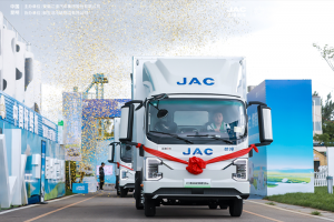 三把“安全锁”，碾碎乳业运输“三座大山”