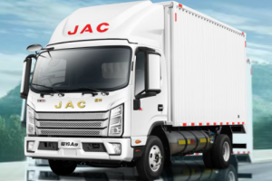 骏铃A9-LNG版，高效更节能，行千里不“喘气”