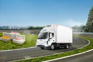 江淮新能源轻卡ES9冷藏车 破解夏季冷链运输的“绿色密码”