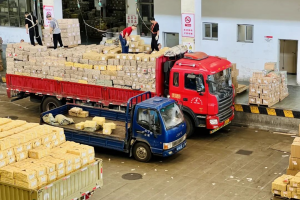 保障安徽800万学子“课前到书”，江淮格尔发重卡不负重托，“书”送使命力量