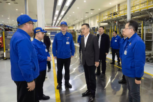中国重汽集团领导调研复工复产工作并看望慰问一线员工