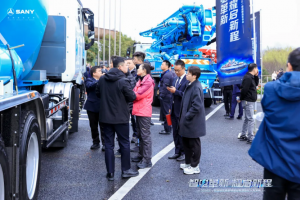 全球首台智混泵车震撼发布 三一开启泵车电动化元年