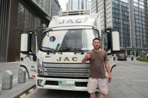从Van宝路到新能源EV9，入行半年的张师傅为什么认准江淮？