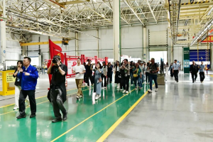 “外媒看中国”走进北奔重汽：全景展现内蒙古高端装备绿色高质量发展成效