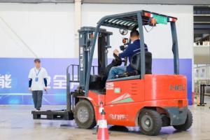 以赛促练 “叉”亮绝活！奇瑞商用车叉车技能比武荣获团体三等奖