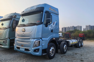 乘龙H7 Pro LNG 8×4载货车为什么能成为卡友大胆接远单的底气？