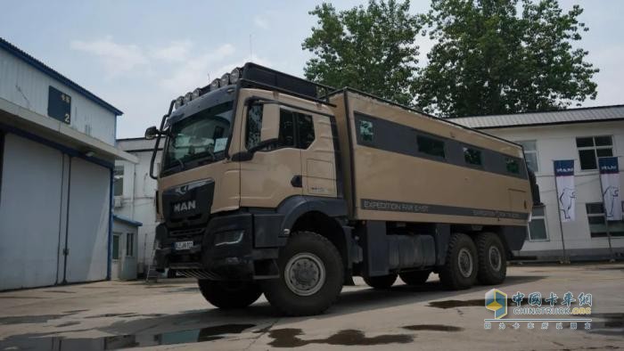 曼恩TGS房车：探险家Nancy与Hans的跨国之旅