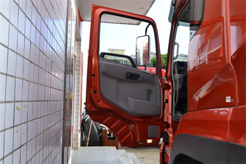 东风商用车 新天龙准重卡 270马力 4X2 国四万博体育app下载入口
(DFL4160B2)