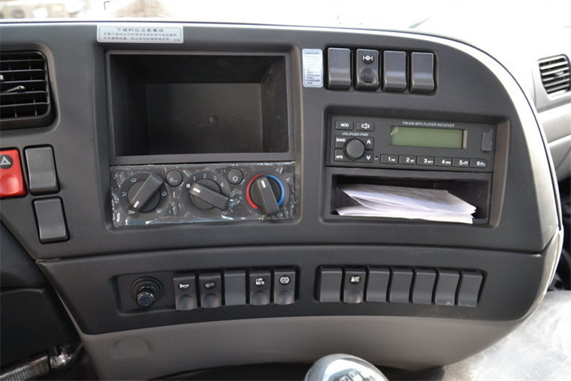 东风商用车 新天龙准重卡 270马力 4X2 国四万博体育app下载入口
(DFL4160B2)
