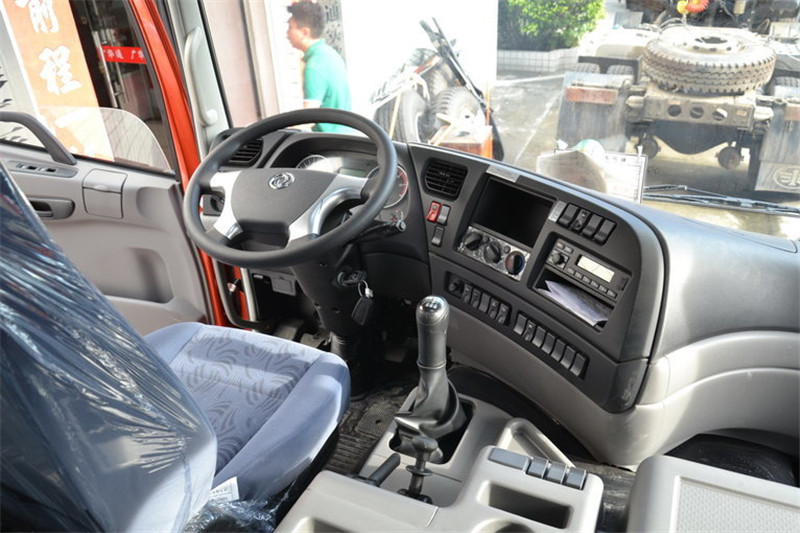 东风商用车 新天龙准重卡 270马力 4X2 国四万博体育app下载入口
(DFL4160B2)