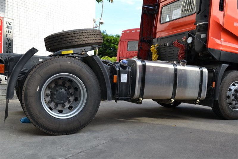 东风商用车 新天龙准重卡 270马力 4X2 国四万博体育app下载入口
(DFL4160B2)