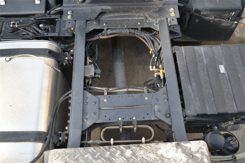 东风商用车 新天龙准重卡 270马力 4X2 国四万博体育app下载入口
(DFL4160B2)