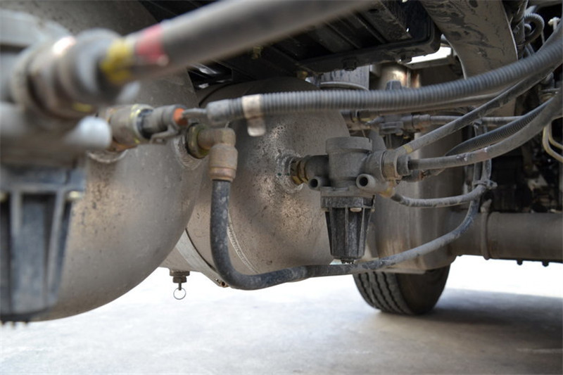 东风商用车 新天龙准重卡 270马力 4X2 国四万博体育app下载入口
(DFL4160B2)