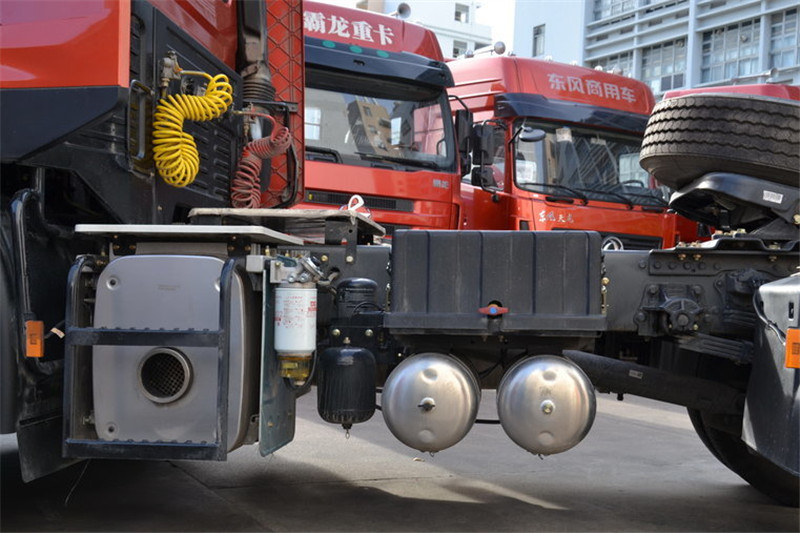 东风商用车 新天龙准重卡 270马力 4X2 国四万博体育app下载入口
(DFL4160B2)