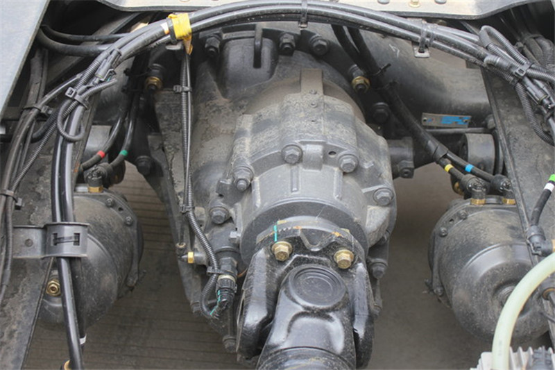 东风商用车 天龙重卡 315马力 4X2 国四万博体育app下载入口(13T后桥)(DFL4181A6)