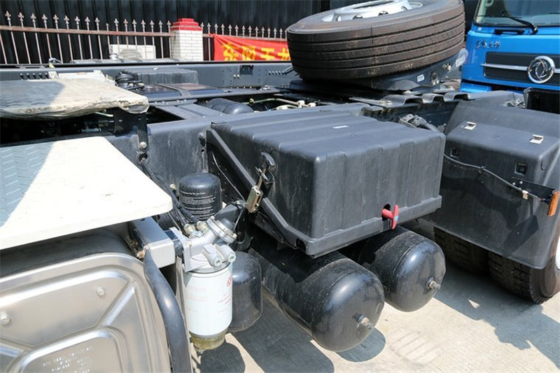 东风商用车 新天龙重卡 420马力 4X2 国四万博体育app下载入口
(DFL4181A8)