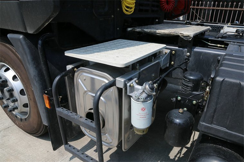 东风商用车 新天龙重卡 420马力 4X2 国四万博体育app下载入口
(DFL4181A8)
